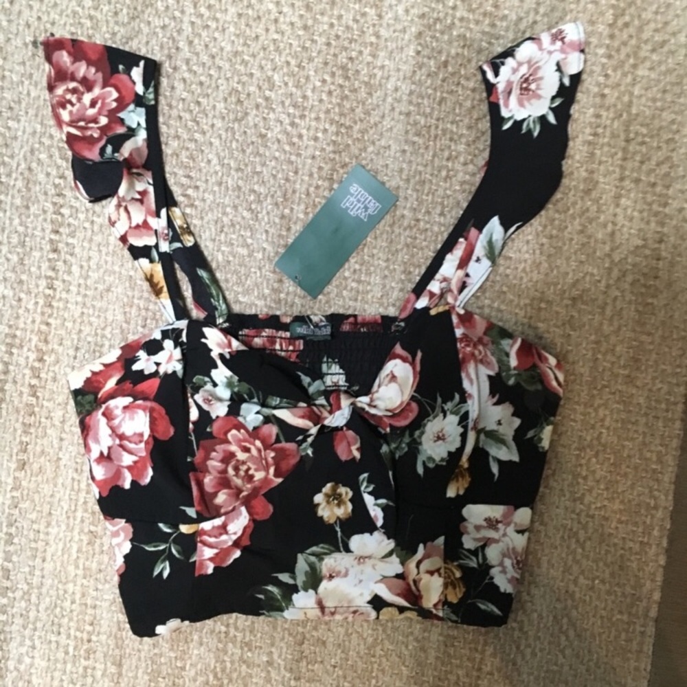 NWT floral tie front crop